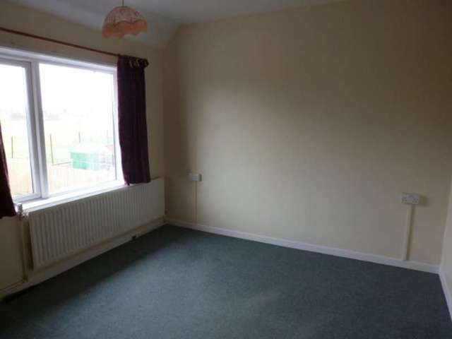  Image of 3 bedroom End of Terrace to rent in Landseer Avenue Bristol BS7 at Lockleaze Bristol Stapleton, BS7 9YT