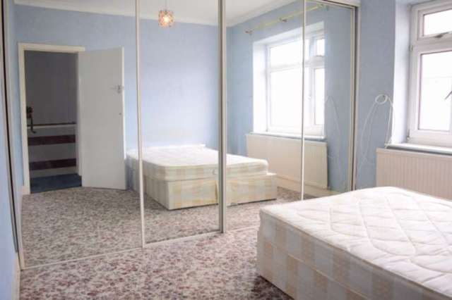  Image of 3 bedroom Terraced house to rent in Lathom Road London E6 at East Ham  London, E6 2DZ