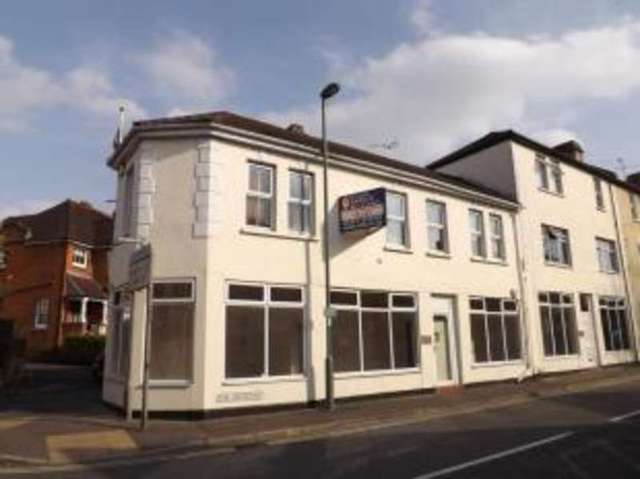  Image of 1 bedroom Flat for sale in The Crescent Leatherhead KT22 at Leatherhead Surrey Leatherhead, KT22 8ED