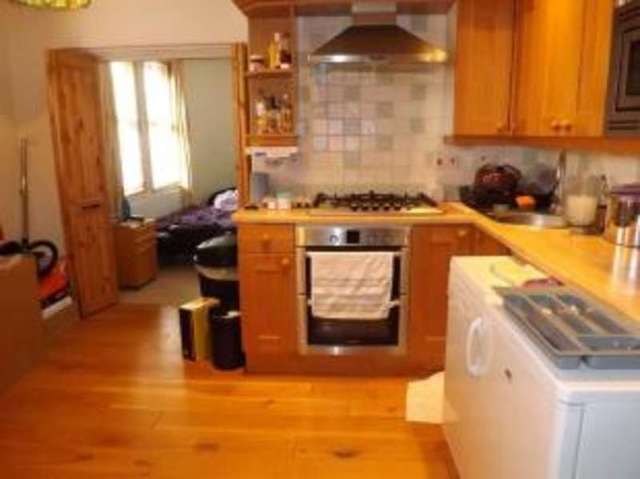  Image of 1 bedroom Flat for sale in The Crescent Leatherhead KT22 at Leatherhead Surrey Leatherhead, KT22 8ED