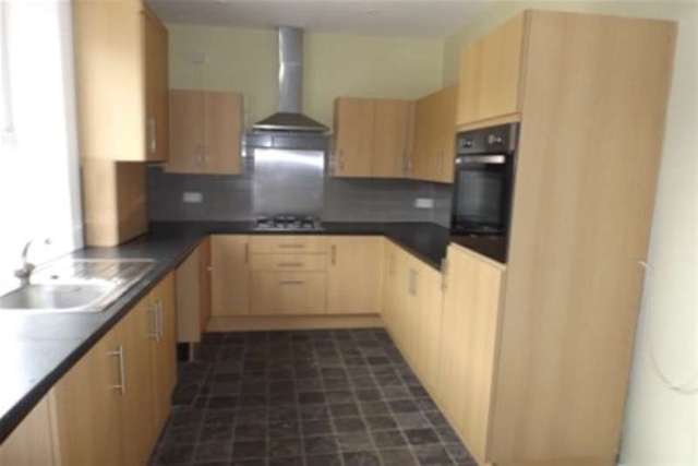  Image of 3 bedroom Detached house to rent in Leeds Road Bradley Huddersfield HD2 at Huddersfield, HD2 1YS