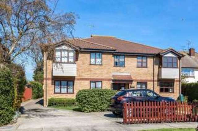  Image of 1 bedroom Flat for sale in Leighwood Avenue Leigh-on-Sea SS9 at Leighwood Avenue  Leigh-On-Sea, SS9 4LF