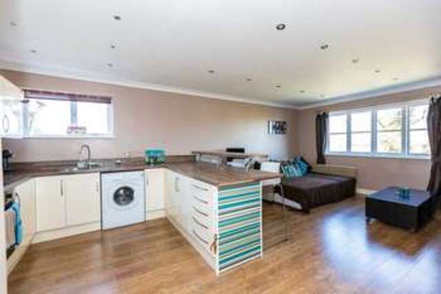  Image of 1 bedroom Flat for sale in Leighwood Avenue Leigh-on-Sea SS9 at Leighwood Avenue  Leigh-On-Sea, SS9 4LF