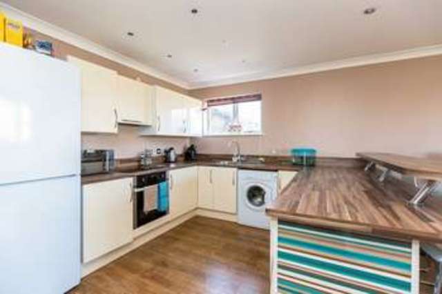  Image of 1 bedroom Flat for sale in Leighwood Avenue Leigh-on-Sea SS9 at Leighwood Avenue  Leigh-On-Sea, SS9 4LF
