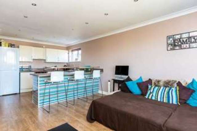  Image of 1 bedroom Flat for sale in Leighwood Avenue Leigh-on-Sea SS9 at Leighwood Avenue  Leigh-On-Sea, SS9 4LF