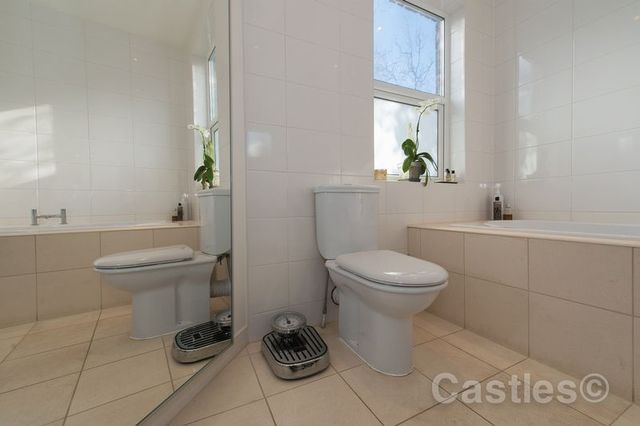  Image of 2 bedroom Terraced house for sale in Leith Road London N22 at Leith Road Wood Green London, N22 5QA