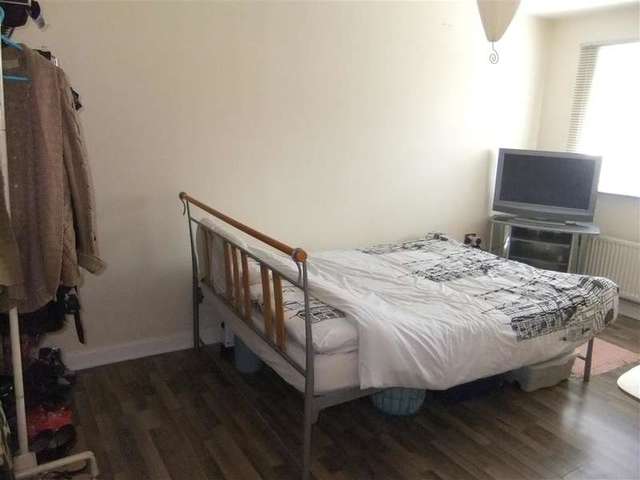  Image of 2 bedroom Ground Flat for sale in Lambkins Mews London E17 at Walthamstow London London, E17 3NY