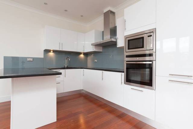  Image of 2 bedroom Flat to rent in Lexham Gardens London W8 at Lexham Gardens  High Street Kensington, W8 5JJ