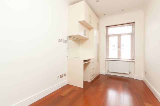  Image of 2 bedroom Flat to rent in Lexham Gardens London W8 at Lexham Gardens  High Street Kensington, W8 5JJ