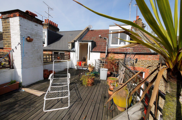  Image of Property to rent in Lincoln Road London N2 at East Finchley, N2 9DJ
