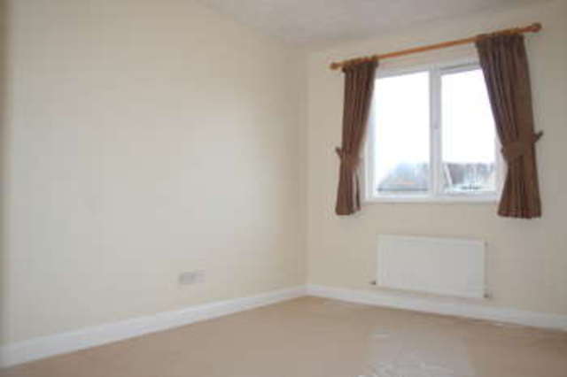  Image of 2 bedroom Terraced house to rent in Linden Place Mitcham CR4 at Surrey  Mitcham, CR4 4EY