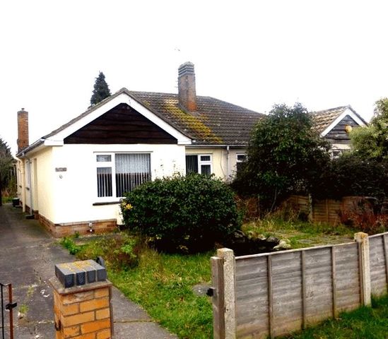  Image of 2 bedroom Detached house for sale in Little Clacton Road Clacton-on-Sea CO16 at Little Clacton Road  Clacton-On-Sea, CO16 8EA