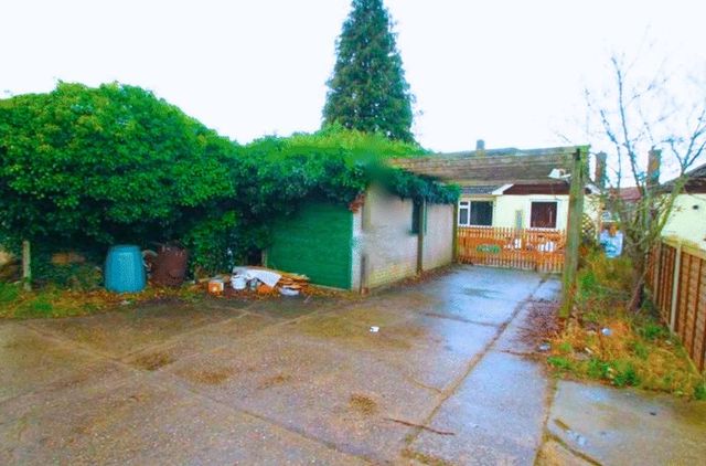  Image of 2 bedroom Detached house for sale in Little Clacton Road Clacton-on-Sea CO16 at Little Clacton Road  Clacton-On-Sea, CO16 8EA