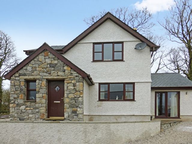  Image of 4 bedroom Detached house for sale in Stad Cae