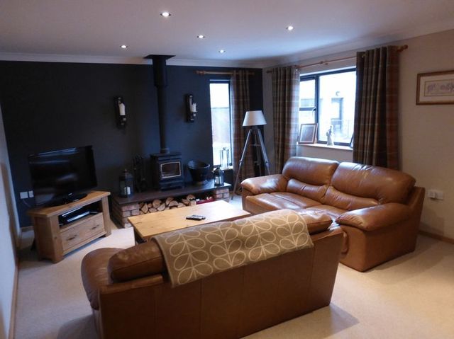  Image of 4 bedroom Detached house for sale in Stad Cae