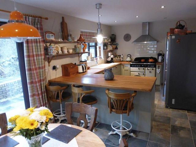  Image of 4 bedroom Detached house for sale in Stad Cae