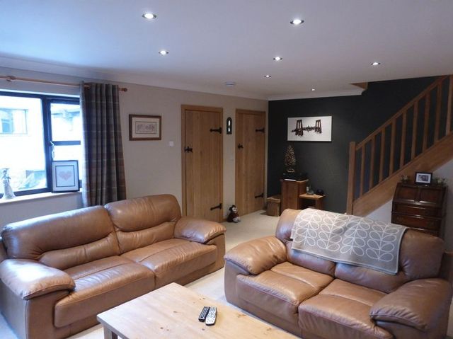  Image of 4 bedroom Detached house for sale in Stad Cae