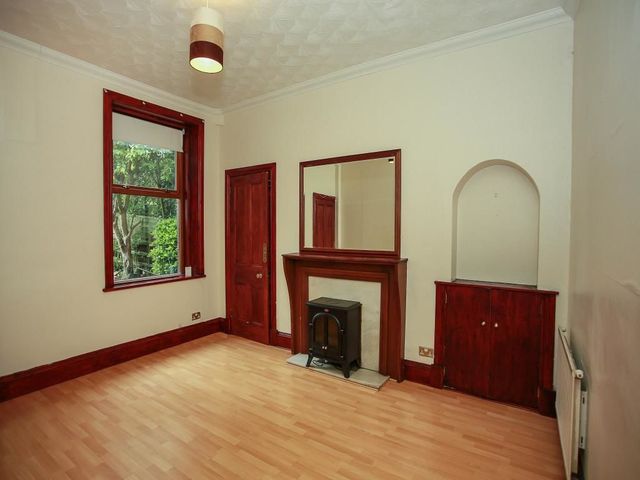  Image of 2 bedroom Flat to rent in Lockerbie Road Dumfries DG1 at Dumfries Dumfries and Galloway Dumfries and Galloway, DG1 3AT