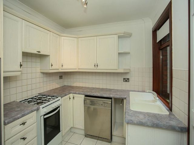  Image of 2 bedroom Flat to rent in Lockerbie Road Dumfries DG1 at Dumfries Dumfries and Galloway Dumfries and Galloway, DG1 3AT