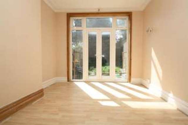  Image of 1 bedroom Property for sale in Lodge Drive London N13 at Lodge Drive London London, N13 5LB