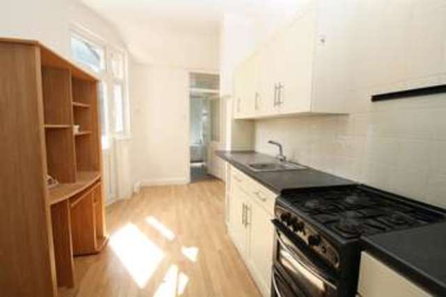  Image of 1 bedroom Property for sale in Lodge Drive London N13 at Lodge Drive London London, N13 5LB
