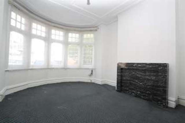  Image of 1 bedroom Property for sale in Lodge Drive London N13 at Lodge Drive London London, N13 5LB