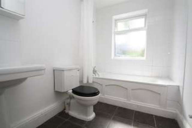  Image of 1 bedroom Property for sale in Lodge Drive London N13 at Lodge Drive London London, N13 5LB