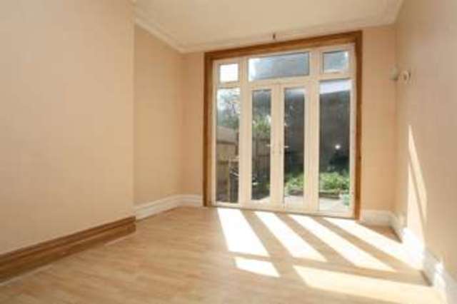  Image of 1 bedroom Property for sale in Lodge Drive London N13 at Lodge Drive London London, N13 5LB