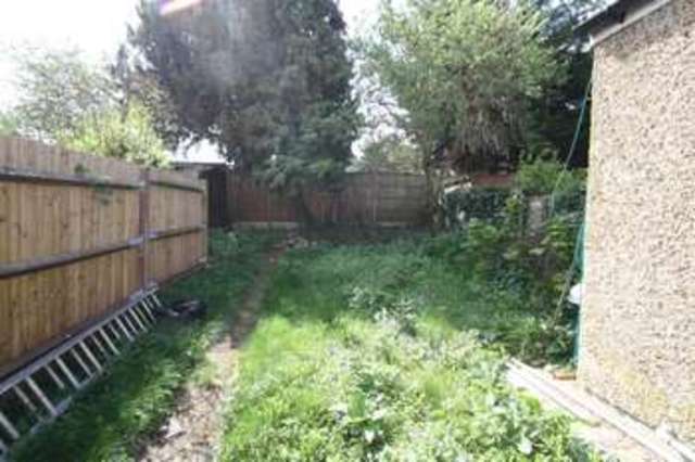  Image of 1 bedroom Property for sale in Lodge Drive London N13 at Lodge Drive London London, N13 5LB