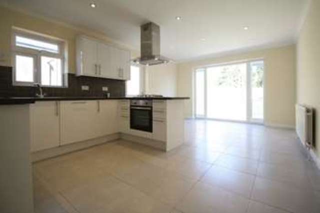  Image of 3 bedroom Flat for sale in London Road Hemel Hempstead HP3 at London Road  Hemel Hempstead, HP3 9SD