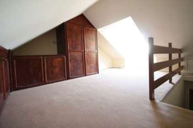  Image of 3 bedroom Flat for sale in London Road Hemel Hempstead HP3 at London Road  Hemel Hempstead, HP3 9SD