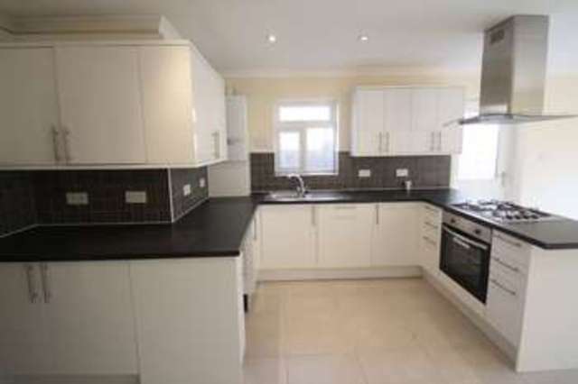  Image of 3 bedroom Flat for sale in London Road Hemel Hempstead HP3 at London Road  Hemel Hempstead, HP3 9SD