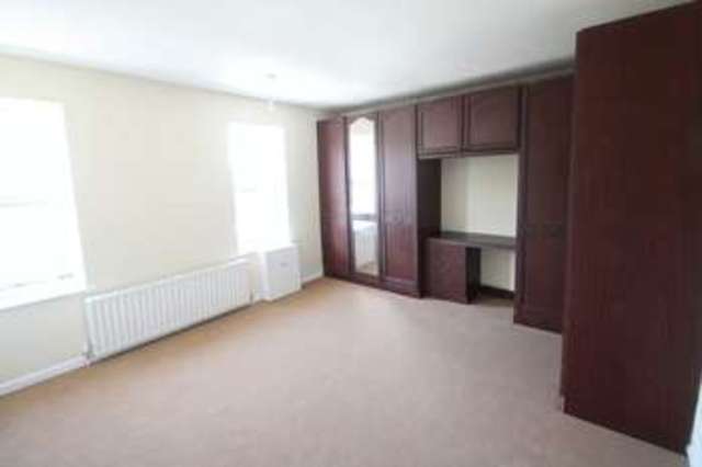  Image of 3 bedroom Flat for sale in London Road Hemel Hempstead HP3 at London Road  Hemel Hempstead, HP3 9SD