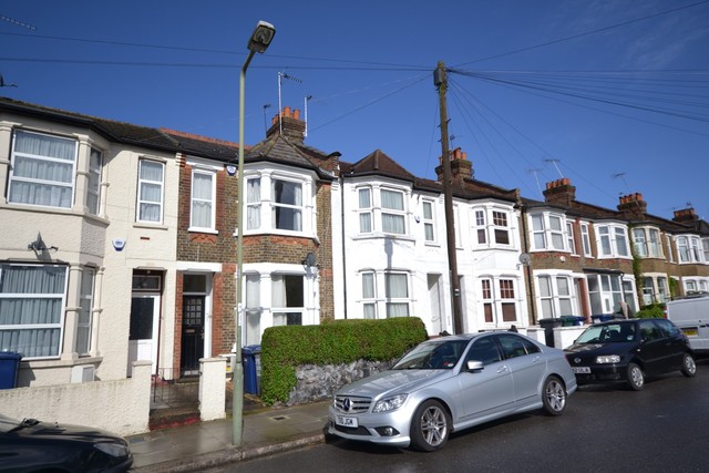  Image of 1 bedroom Property to rent in Long Lane London N2 at East Finchley, N2 8JW