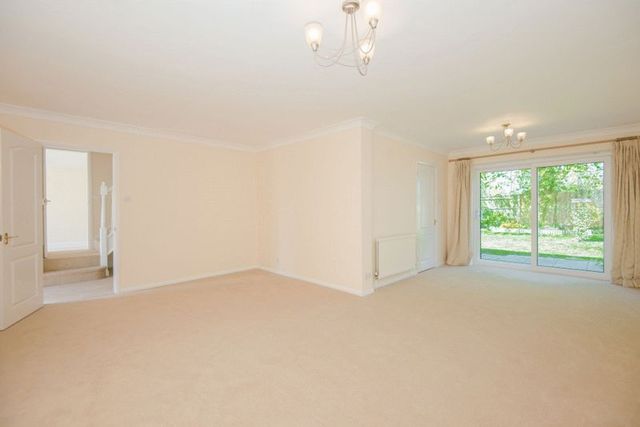  Image of 5 bedroom Detached house for sale in Bell Crescent Longwick Princes Risborough HP27 at Bell Crescent Longwick Princes Risborough, HP27 9SE