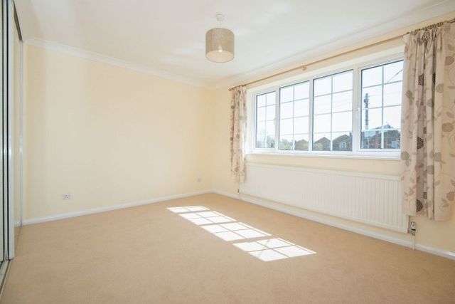  Image of 5 bedroom Detached house for sale in Bell Crescent Longwick Princes Risborough HP27 at Bell Crescent Longwick Princes Risborough, HP27 9SE
