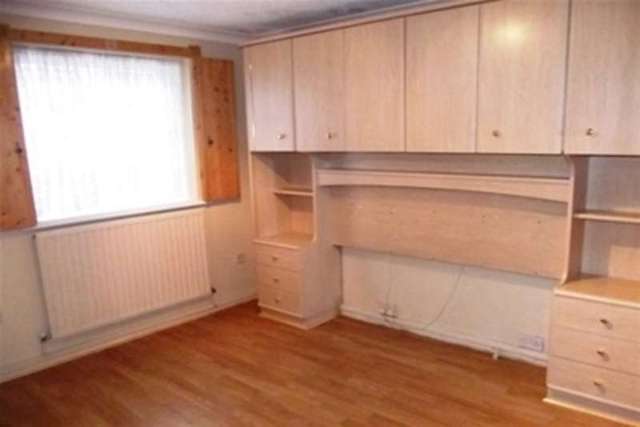  Image of 2 bedroom Flat to rent in Swans Hope Loughton IG10 at Loughton, IG10 2NB