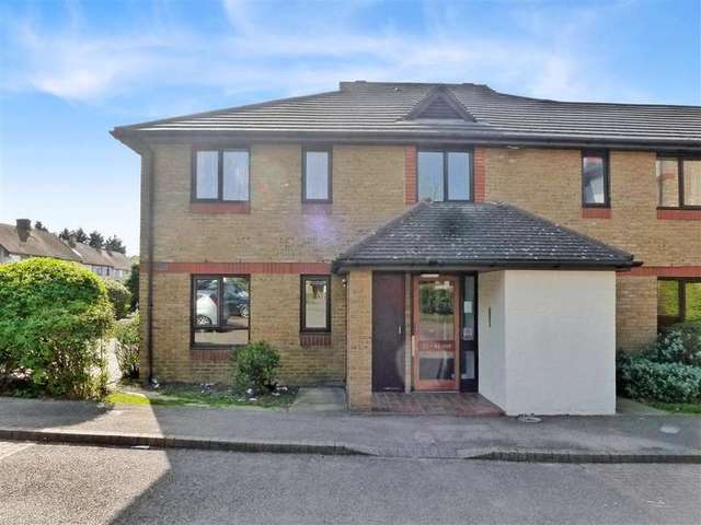  Image of 2 bedroom Flat for sale in Louvain Road Greenhithe DA9 at Greenhithe Kent Greenhithe, DA9 9DY