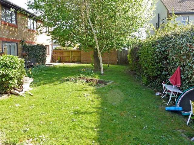  Image of 2 bedroom Flat for sale in Louvain Road Greenhithe DA9 at Greenhithe Kent Greenhithe, DA9 9DY