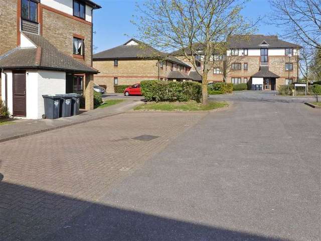 Image of 2 bedroom Flat for sale in Louvain Road Greenhithe DA9 at Greenhithe Kent Greenhithe, DA9 9DY