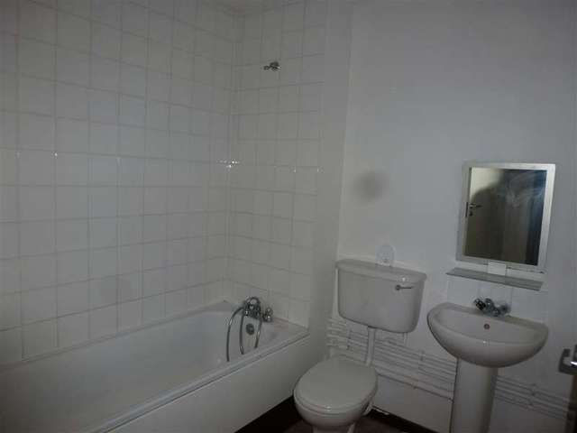  Image of 2 bedroom Flat for sale in Louvain Road Greenhithe DA9 at Greenhithe Kent Greenhithe, DA9 9DY