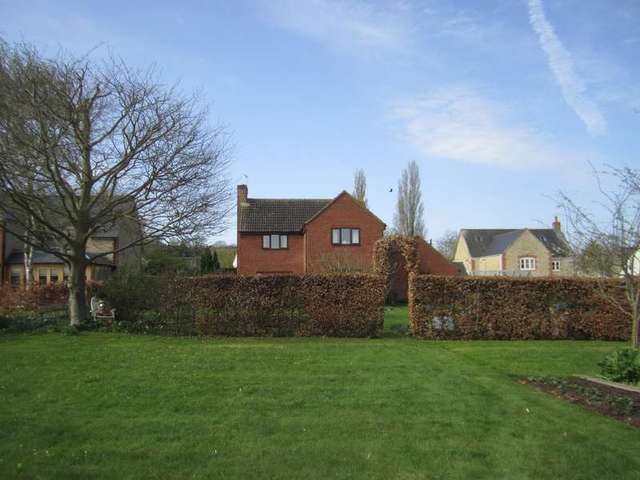  Image of 3 bedroom Detached house for sale in Lower Village Blunsdon Swindon SN26 at Lower Blunsdon Wiltshire Broad Blunsdon, SN26 7BJ