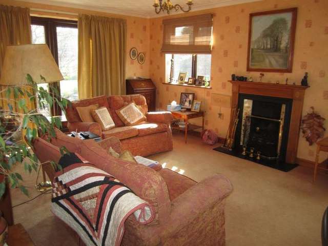  Image of 3 bedroom Detached house for sale in Lower Village Blunsdon Swindon SN26 at Lower Blunsdon Wiltshire Broad Blunsdon, SN26 7BJ