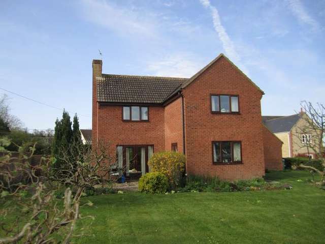  Image of 3 bedroom Detached house for sale in Lower Village Blunsdon Swindon SN26 at Lower Blunsdon Wiltshire Broad Blunsdon, SN26 7BJ