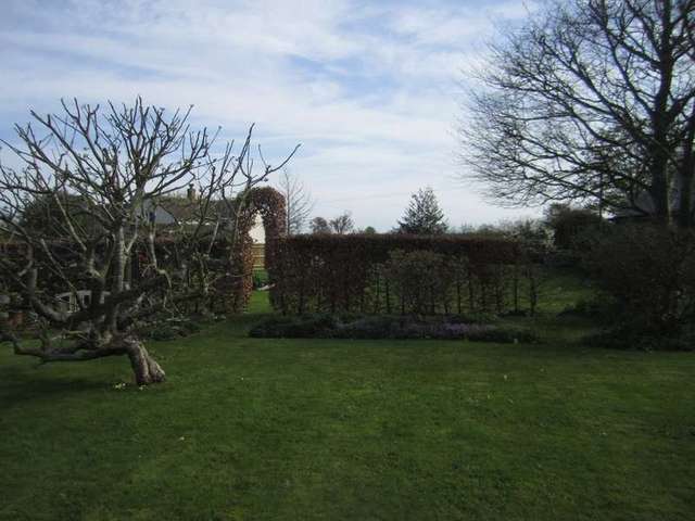  Image of 3 bedroom Detached house for sale in Lower Village Blunsdon Swindon SN26 at Lower Blunsdon Wiltshire Broad Blunsdon, SN26 7BJ
