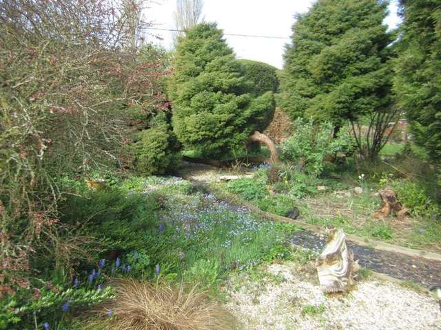  Image of 3 bedroom Detached house for sale in Lower Village Blunsdon Swindon SN26 at Lower Blunsdon Wiltshire Broad Blunsdon, SN26 7BJ
