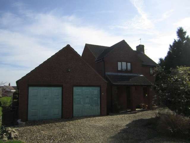  Image of 3 bedroom Detached house for sale in Lower Village Blunsdon Swindon SN26 at Lower Blunsdon Wiltshire Broad Blunsdon, SN26 7BJ
