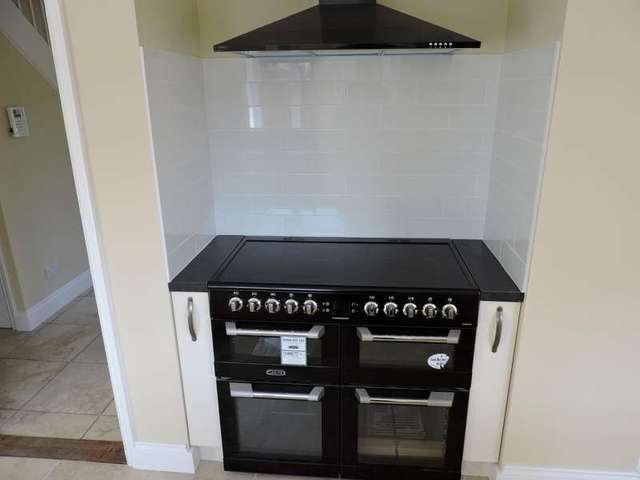 Image of 4 bedroom Chalet to rent in Lower Road Hemingstone Ipswich IP6 at Lower Road Hemingstone Ipswich, IP6 9RT