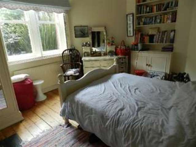  Image of 2 bedroom Property to rent in Lurline Gardens London SW11 at Lurline Gardens London London, SW11 4DG