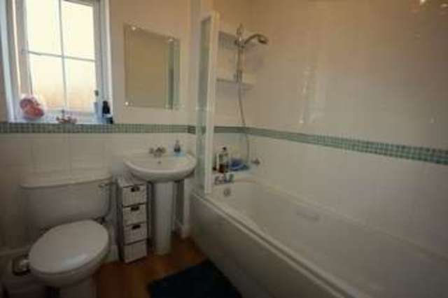  Image of 3 bedroom Semi-Detached house to rent in Winchfield Caddington Luton LU1 at Winchfield Caddington Luton, LU1 4NE